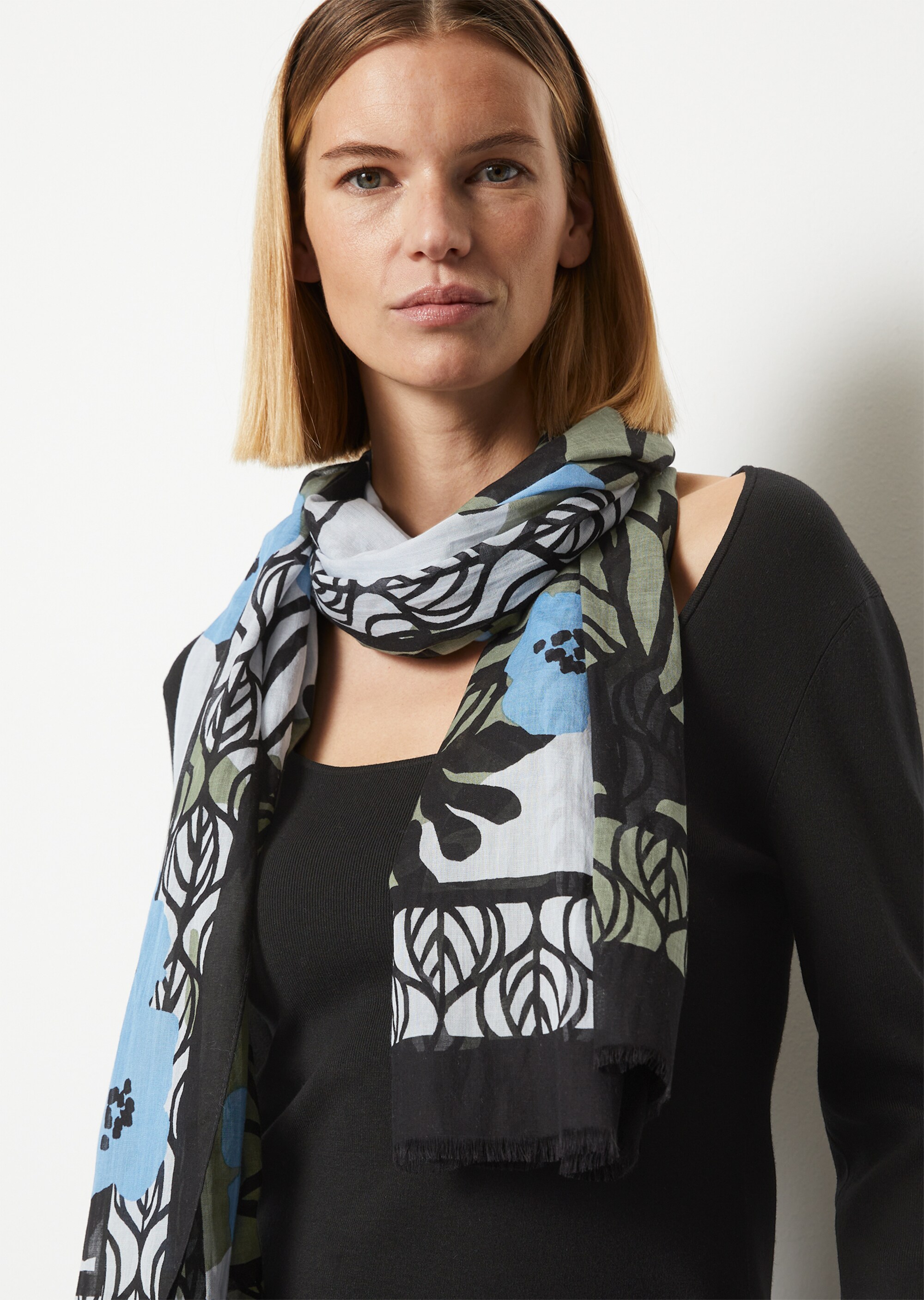 Schal mit Allover-Printmit Tencel™ Lyocell