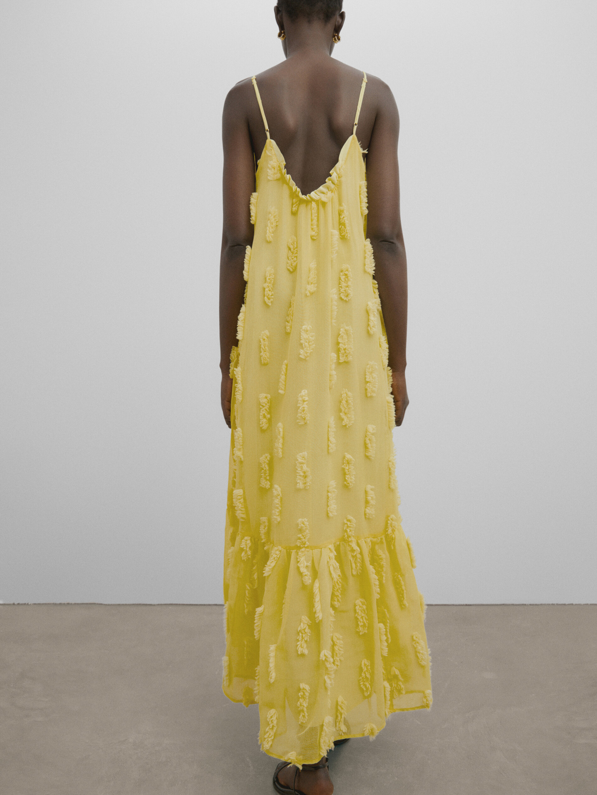 Vestido longo com estampa em relevo - Studio - AMARELO