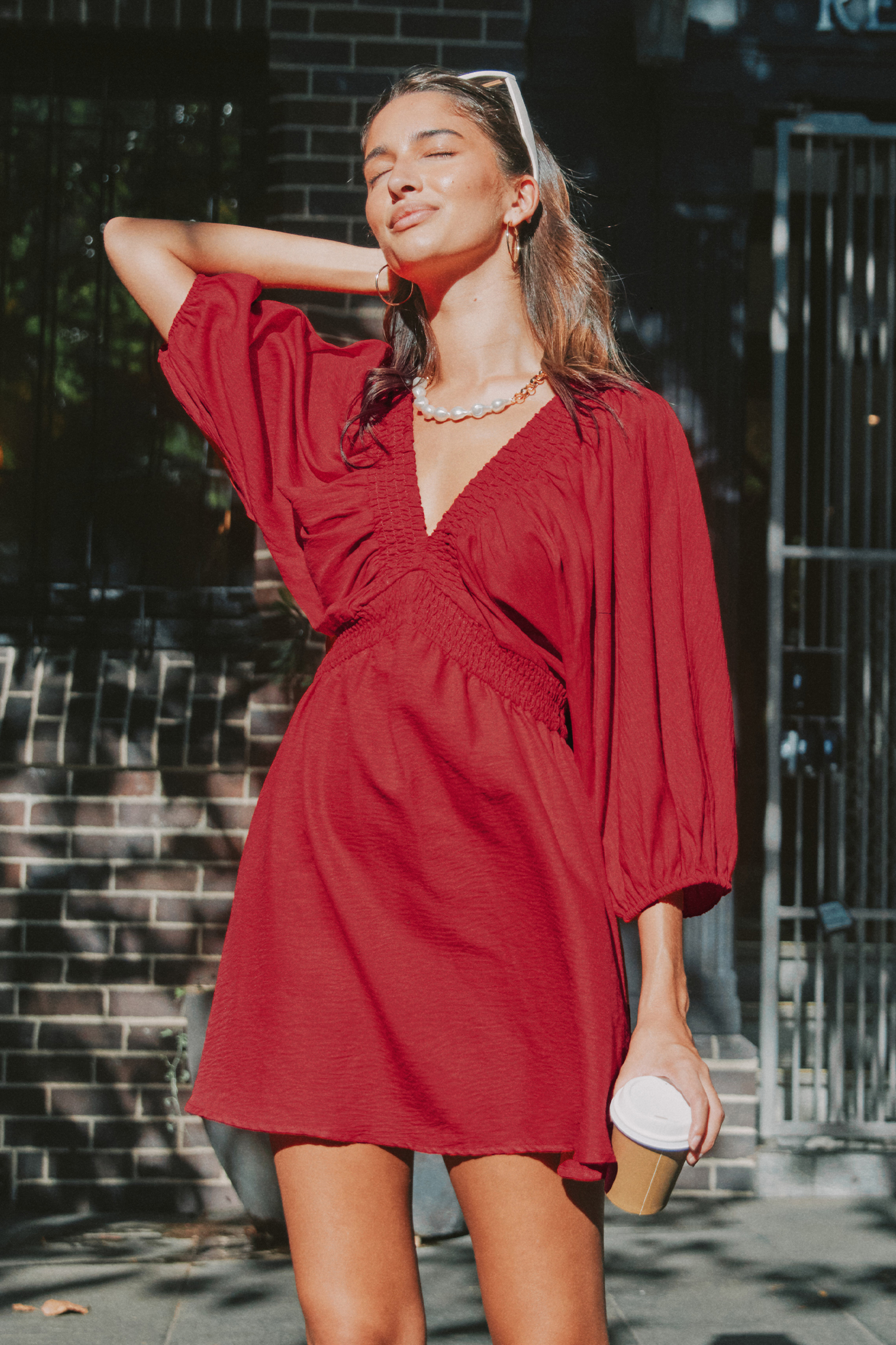 Robe mini à manches bouffantes et col V à smocks