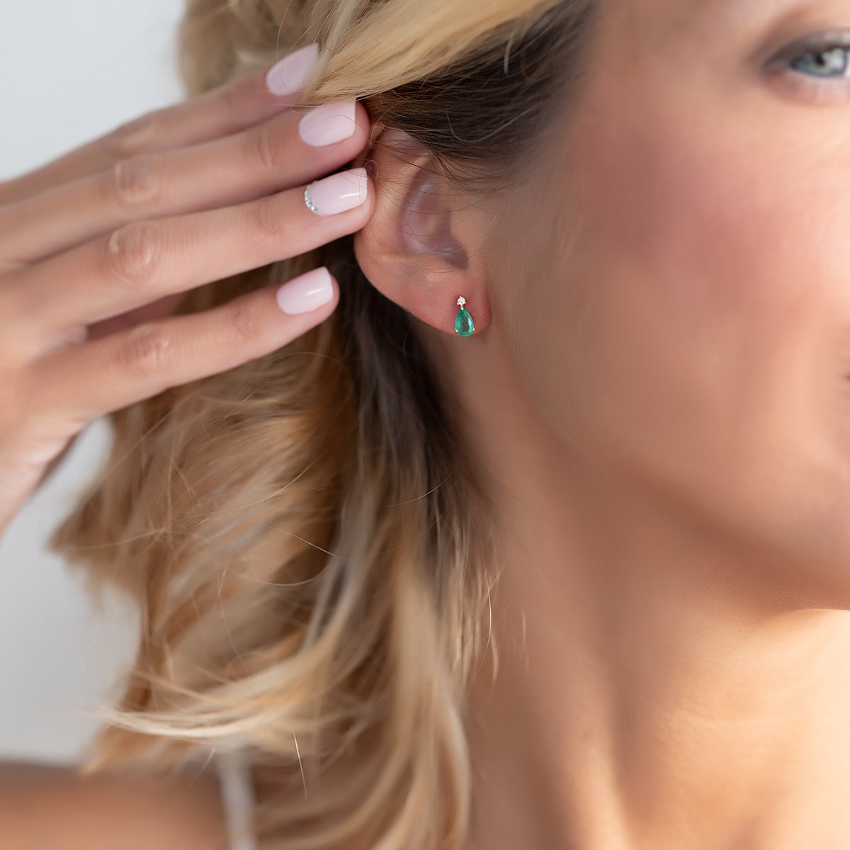 Boucles d'oreilles ADEN Or 585 Jaune Emeraude forme Poire et Diamants 1.15grs