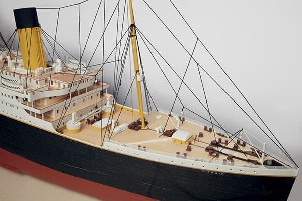1:144 RMS Titanic Komplett - Skrog i tre