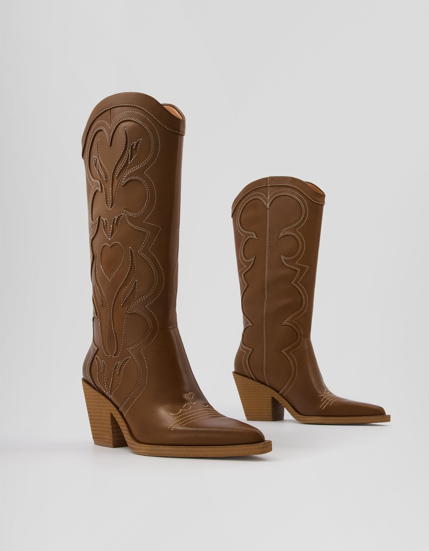 Botas de cowboy bordadas de salto alto