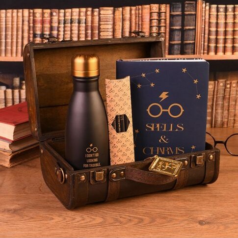 Harry Potter Kuffert Med Nøglering, Drikkedunk, Notesbog Og Blyanter