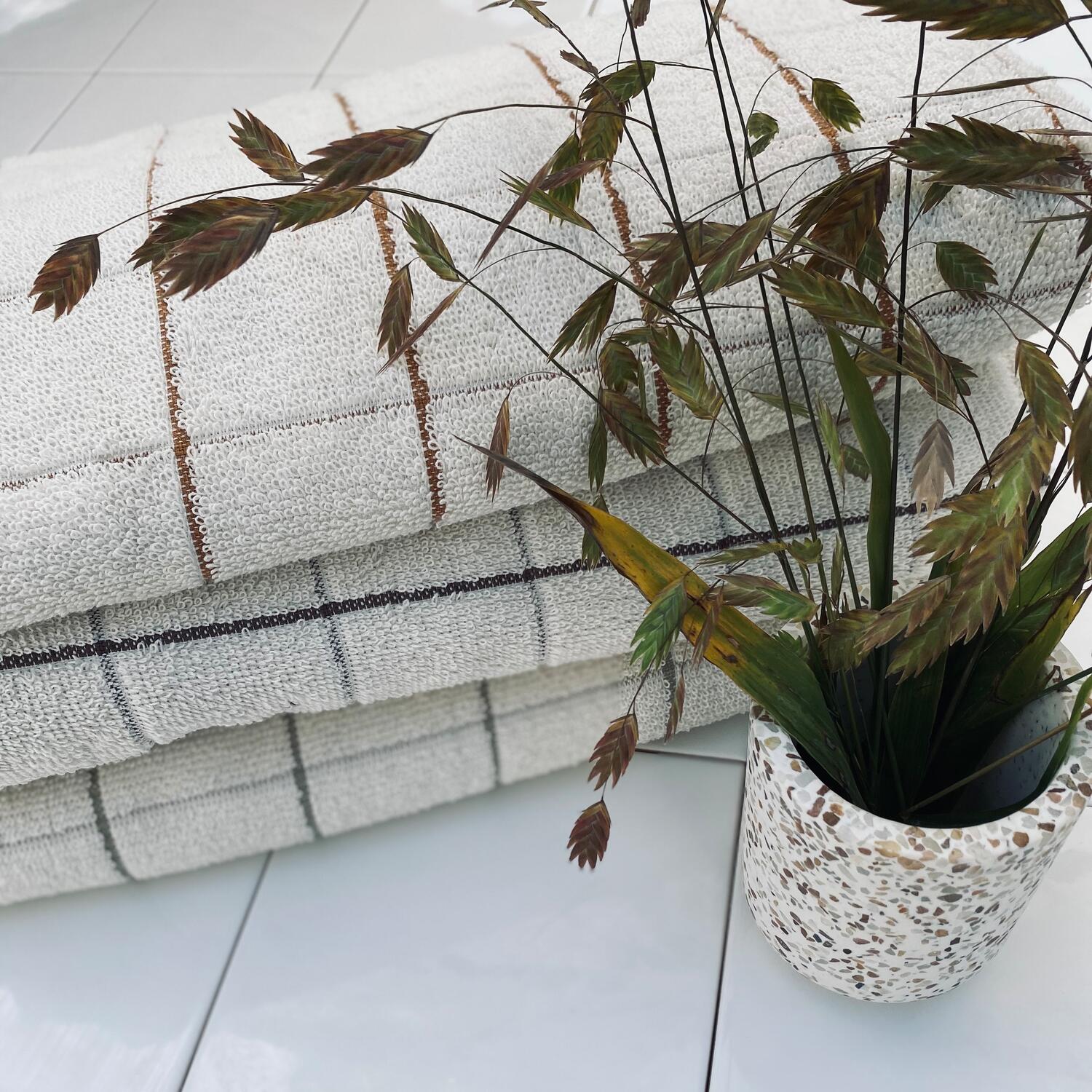 Humdakin  Terrazzo vase - natural