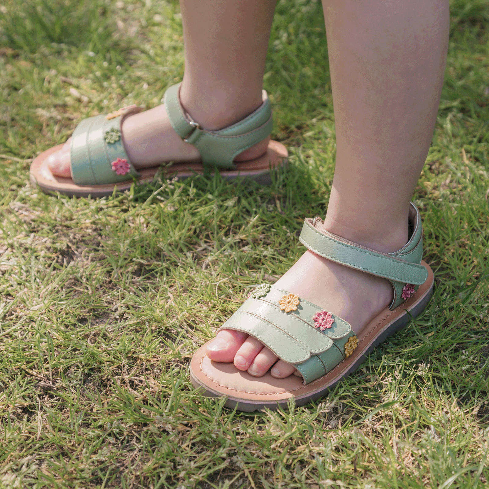 Shoesme grüne Sandale mit Blume