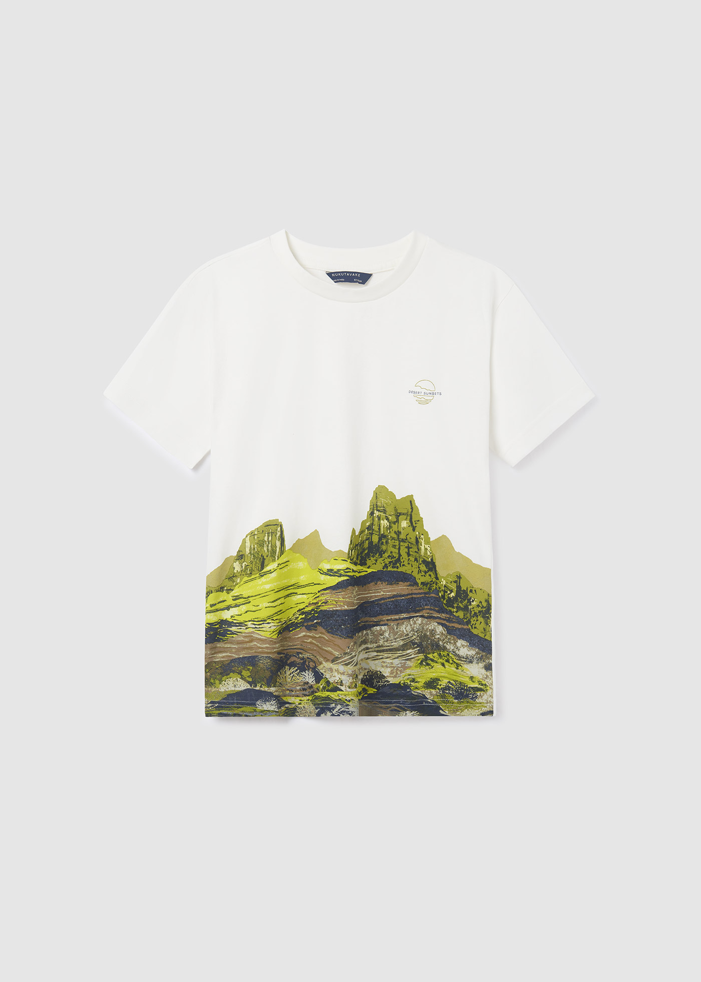 Camiseta infantil com estampa sustentável em algodão.