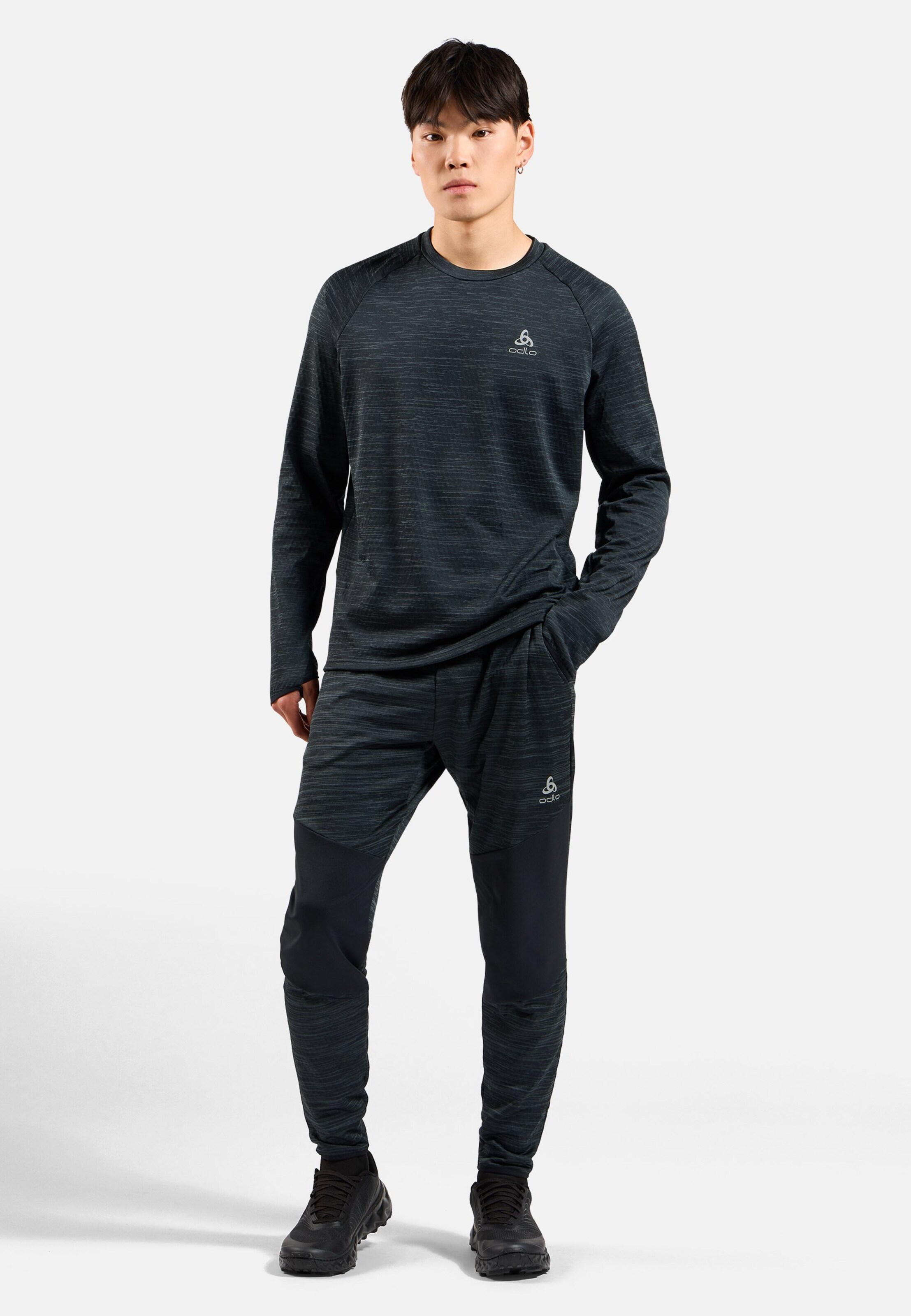 Run Easy Warm Mid Layer in black melange