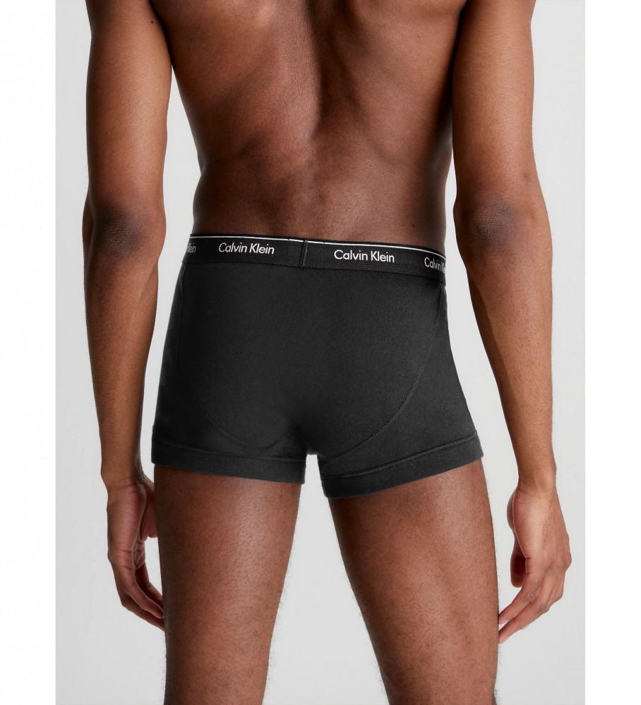 Conjunto de 3 cuecas boxer Calvin Klein nas cores cinza, branca e preta.