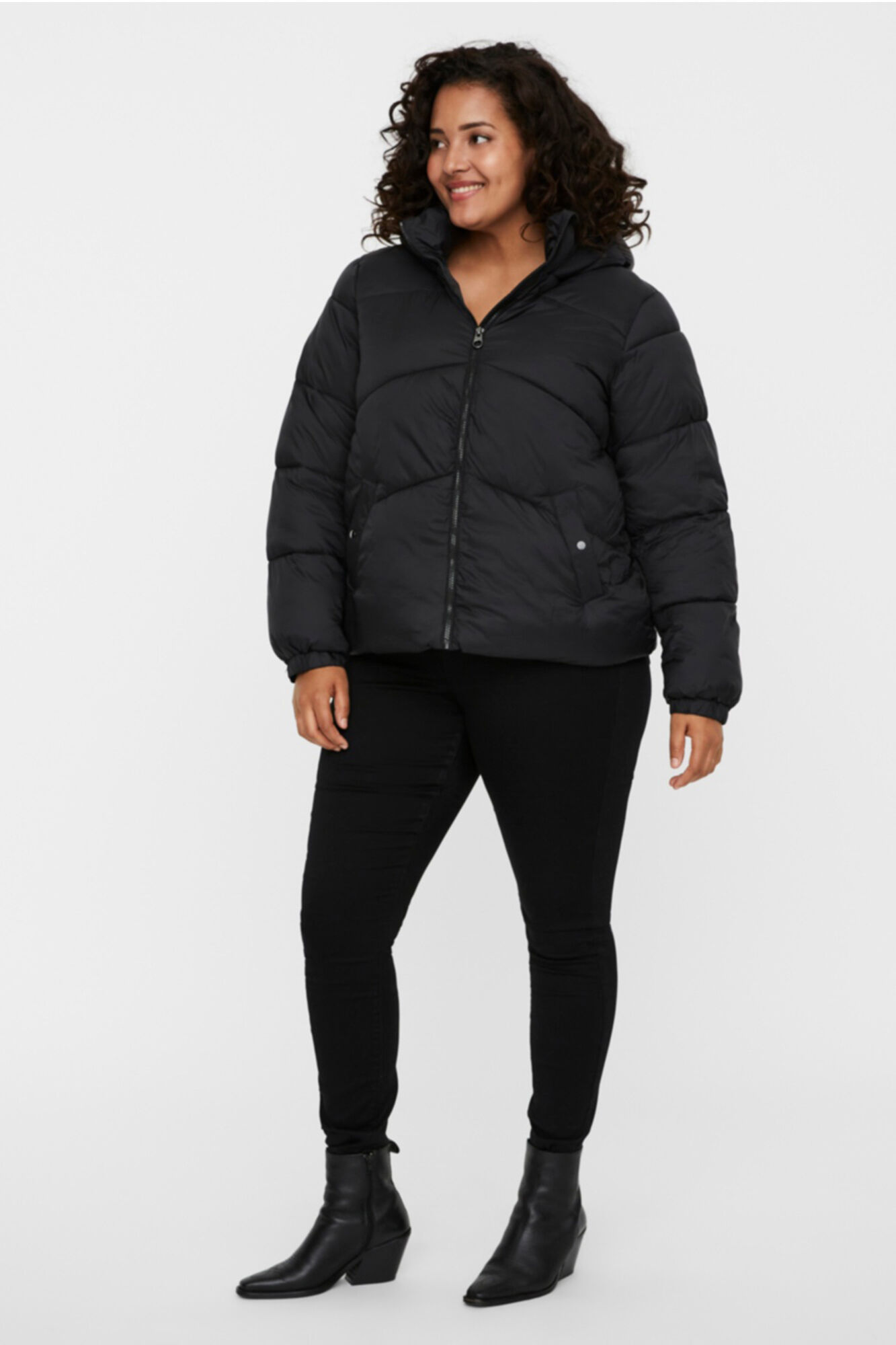 Jaqueta cropped acolchoada Curve - Preta