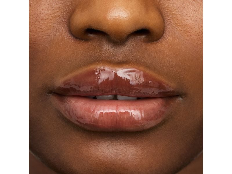 essence Lip Booster Hydra Kiss 08 Mocha Glow Pflegendes Lippenöl in einem dunklen Nude-Ton