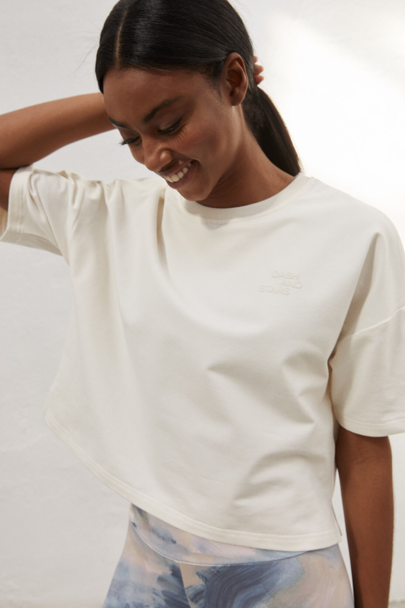 Camiseta branca cropped - bege