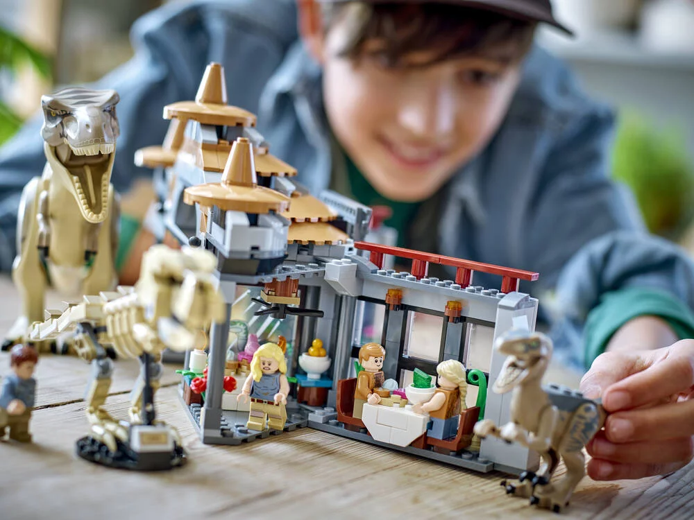 LEGO®JURASSIC WORLD ™ 76961 - LE CENTRE DES VISITEURS : L’ATTAQUE DU T. REX ET DU VELOCIRA