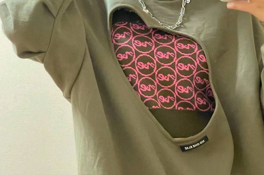 Secolo - Ronde hals sweatshirt met hartvormige uitsparingen / Gebreide crop top met patroon / Gewassen A-lijn mini-overalljurk met franjes / Losse jeans met lage taille