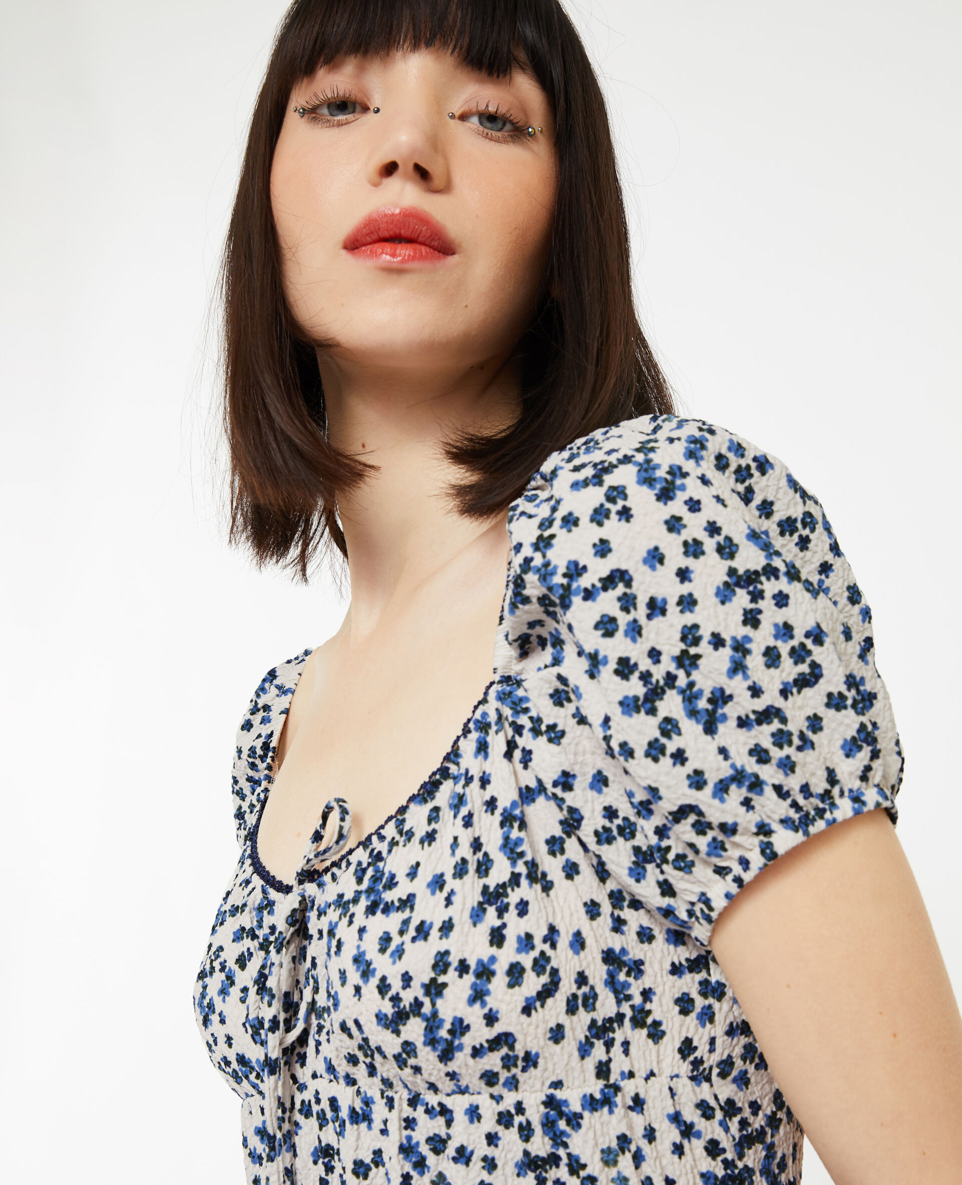 Robe courte forme empire motif fleurs - Blanc