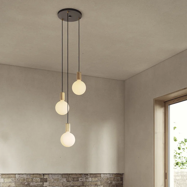 Tala - Eiche Triple Pendelleuchte Set, inklusive 3 x Voronoi II LED-Leuchtmittel E27, weiss / Messing