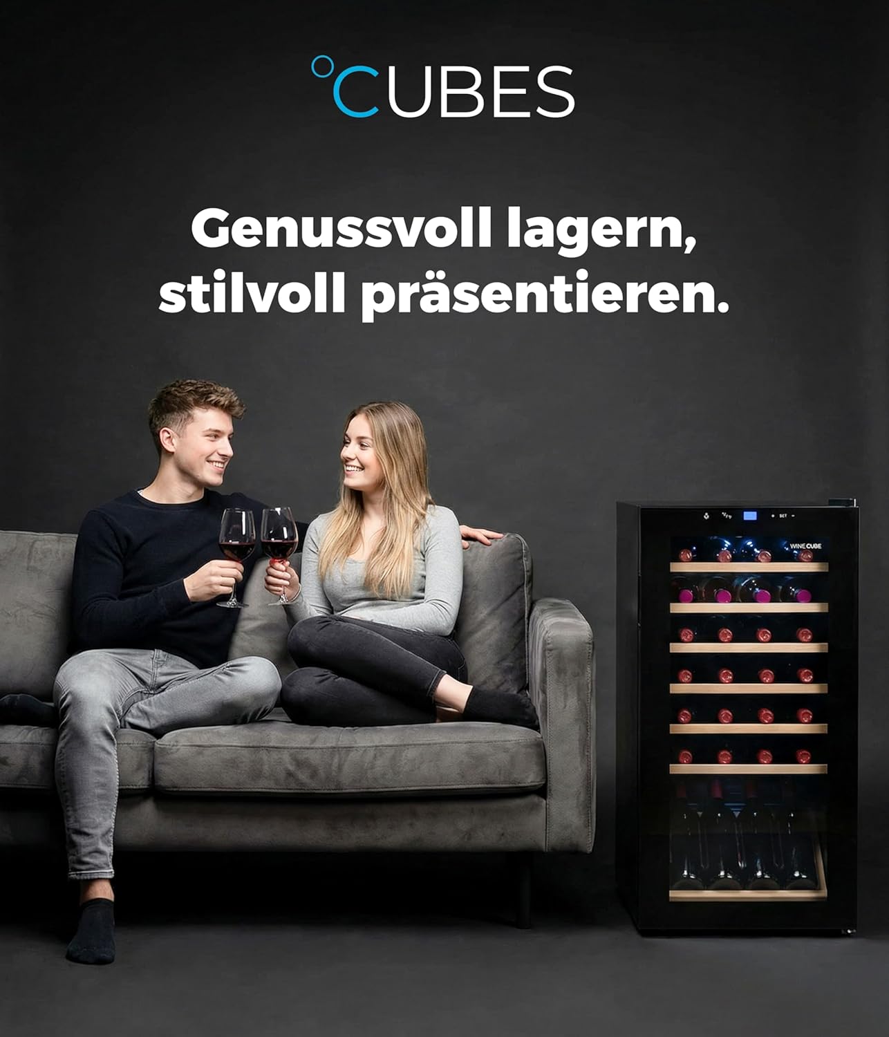 °CUBES Weinkühlschrank 28 Flaschen (90L) mit eleganter Glastür & hochwertigen Regalen aus Buchenholz | 5-18°C, vibrationsarm & leise (40dB) | Weinschrank mit LED Display - Tolles Geschenk