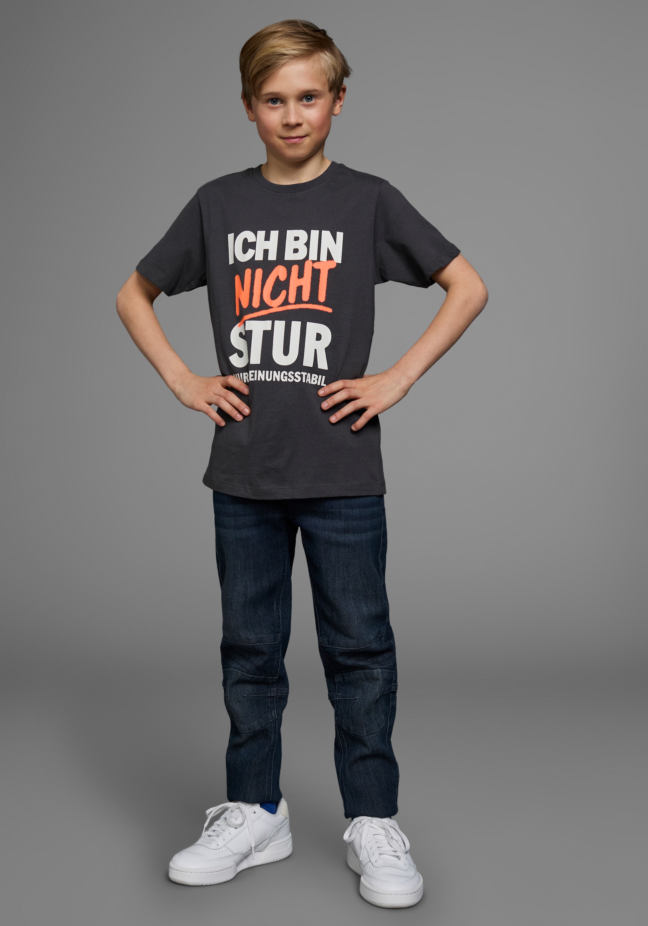 KIDSWORLD T-Shirt »ICH BIN NICHT STUR«, Kurzarm,  mit Rundhalsausschnitt,  mit trendigem Aufdruck