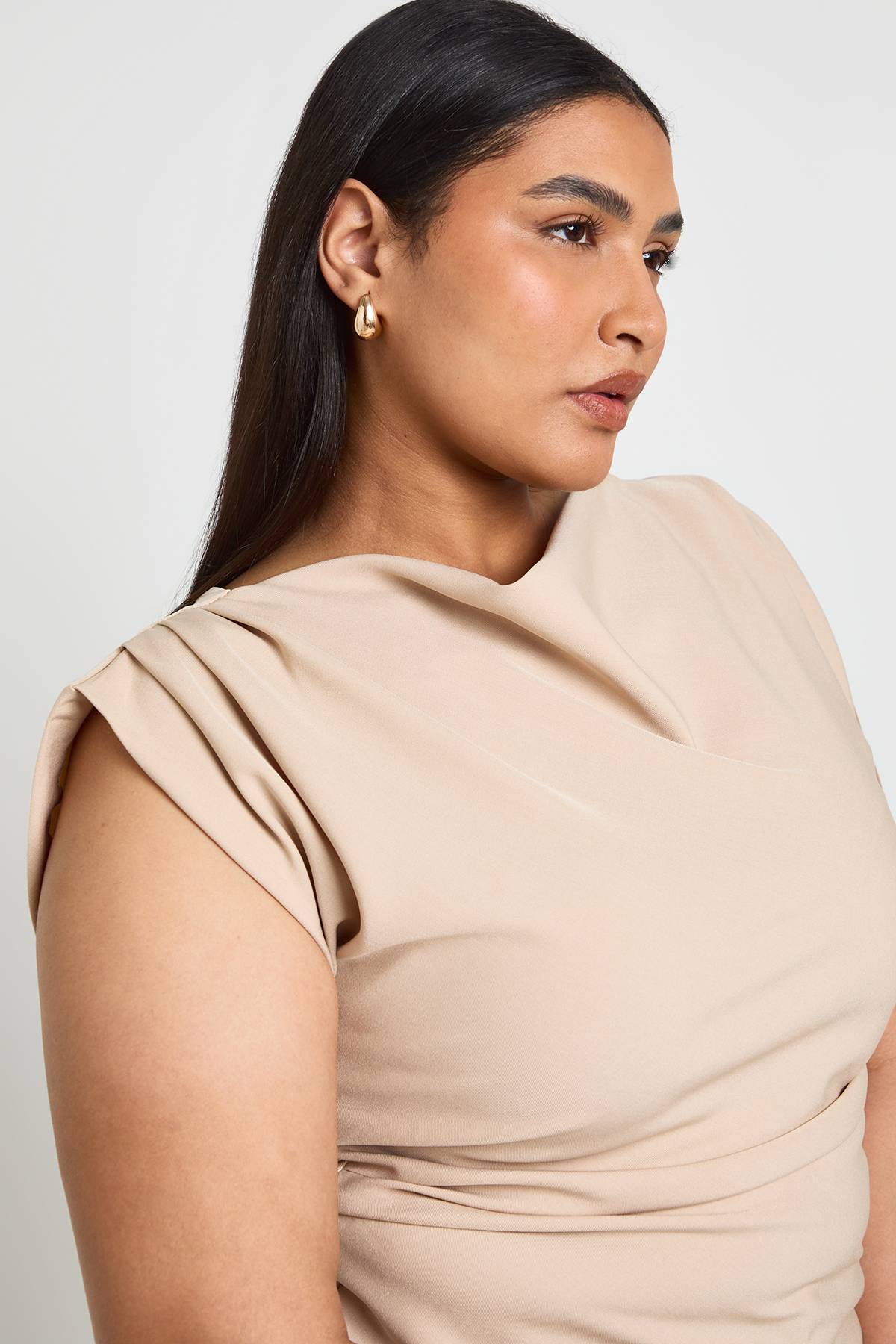 boohoo Haut Asymétrique Grande Taille Avec Encolure Drapée