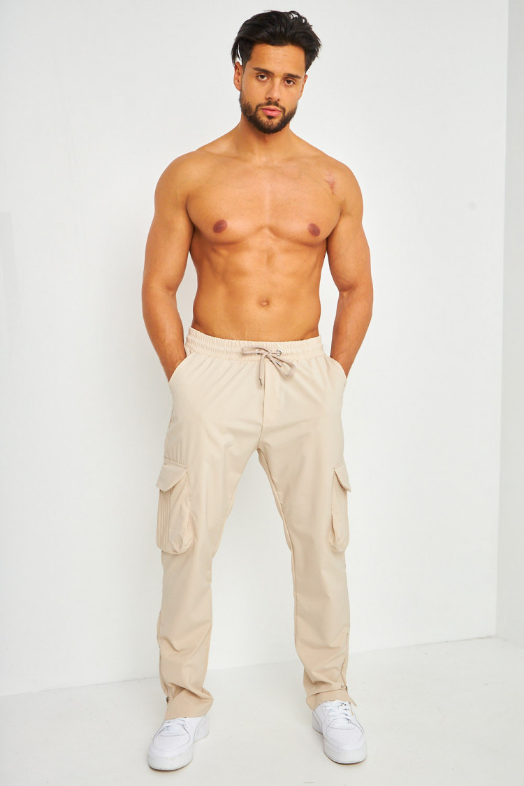 Pantalon cargo beige coupe droite détail zip aux chevilles