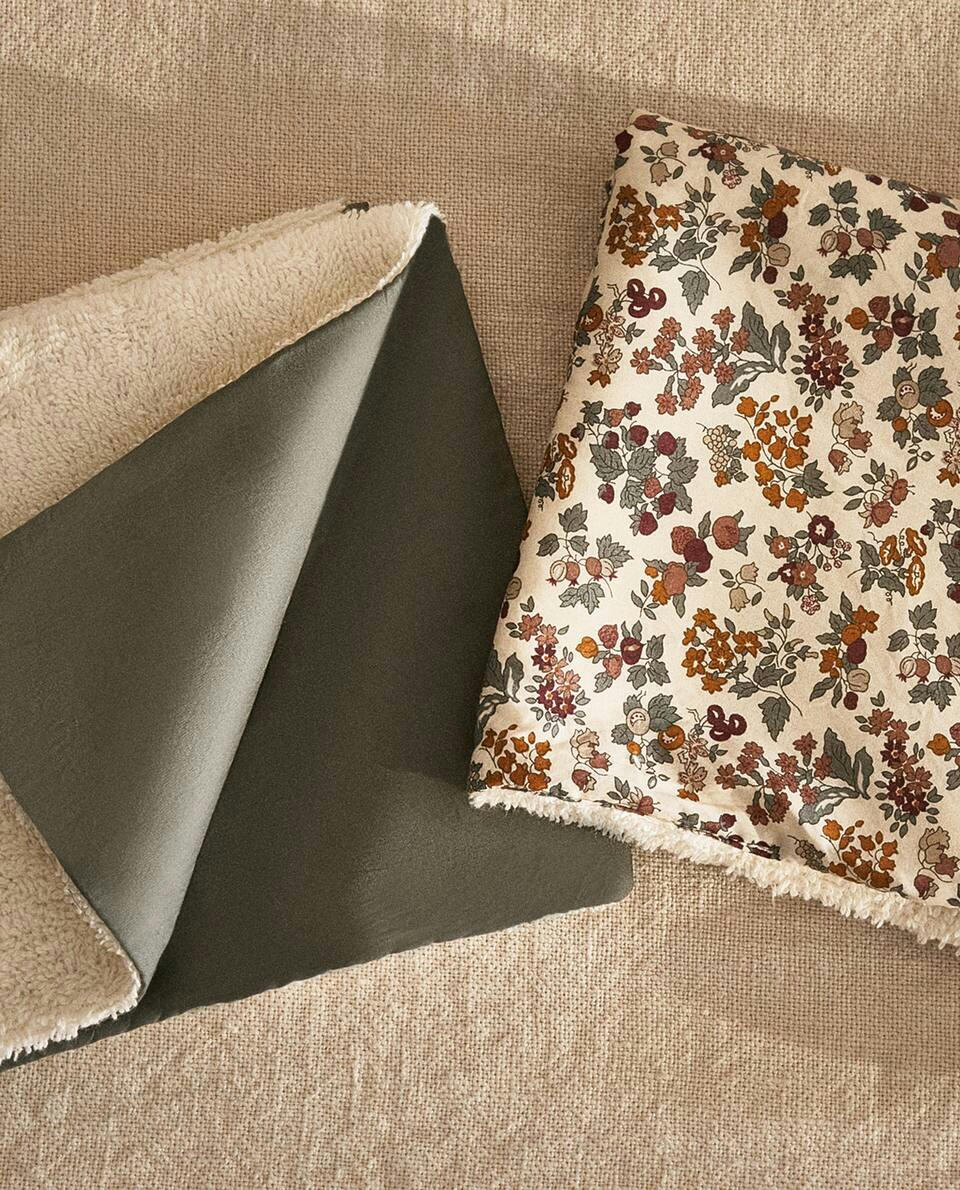 PACOTE DE PANOS DE MUSSELINA INFANTIS COM ESTAMPA FLORAL (PACOTE COM 2)