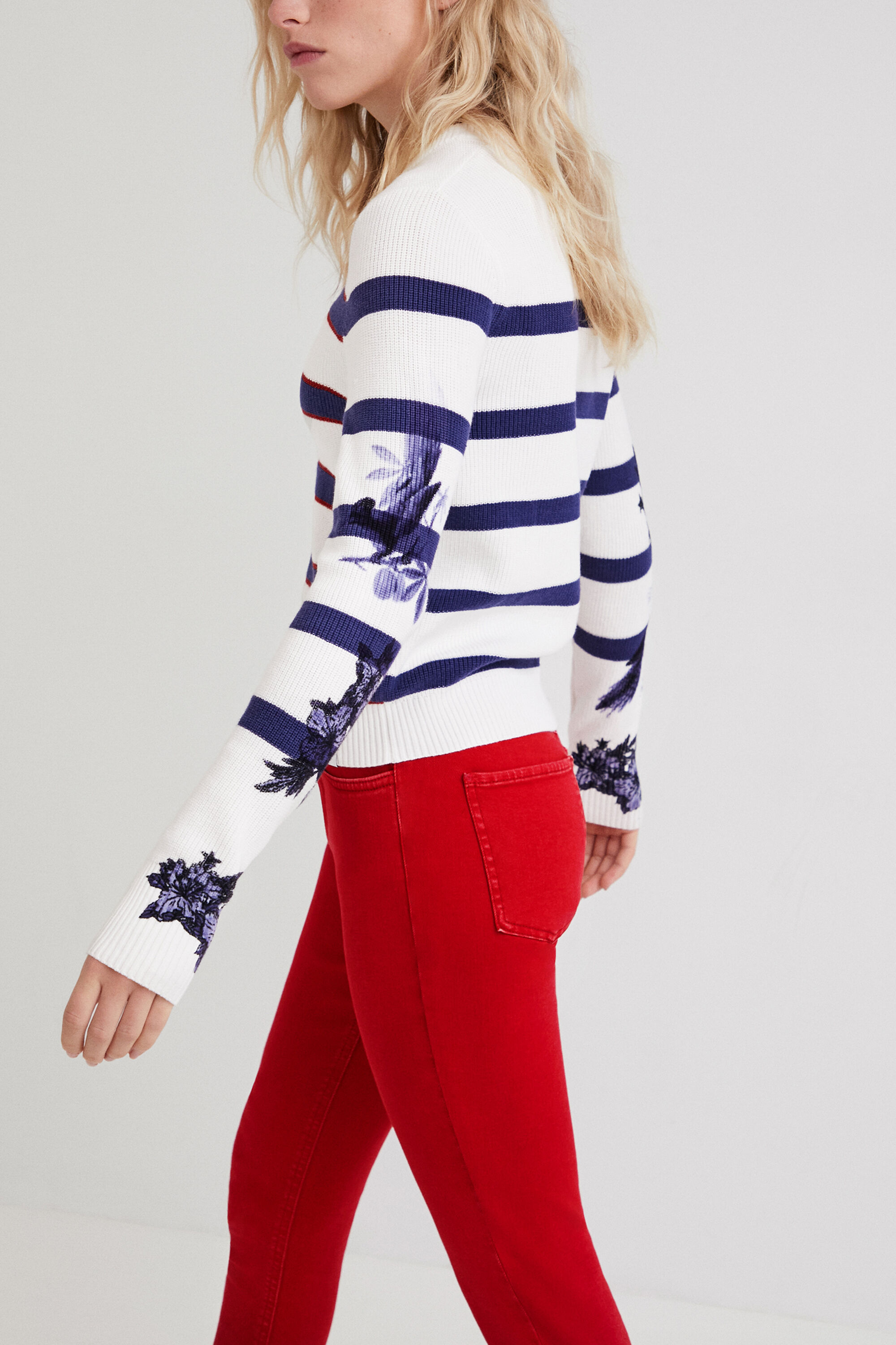 Pull en maille à rayures et fleurs
