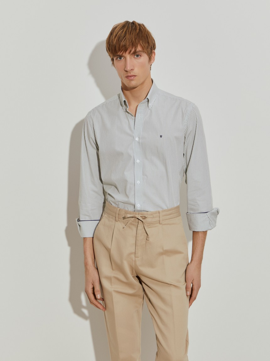 Camisa slim fit aos quadrados