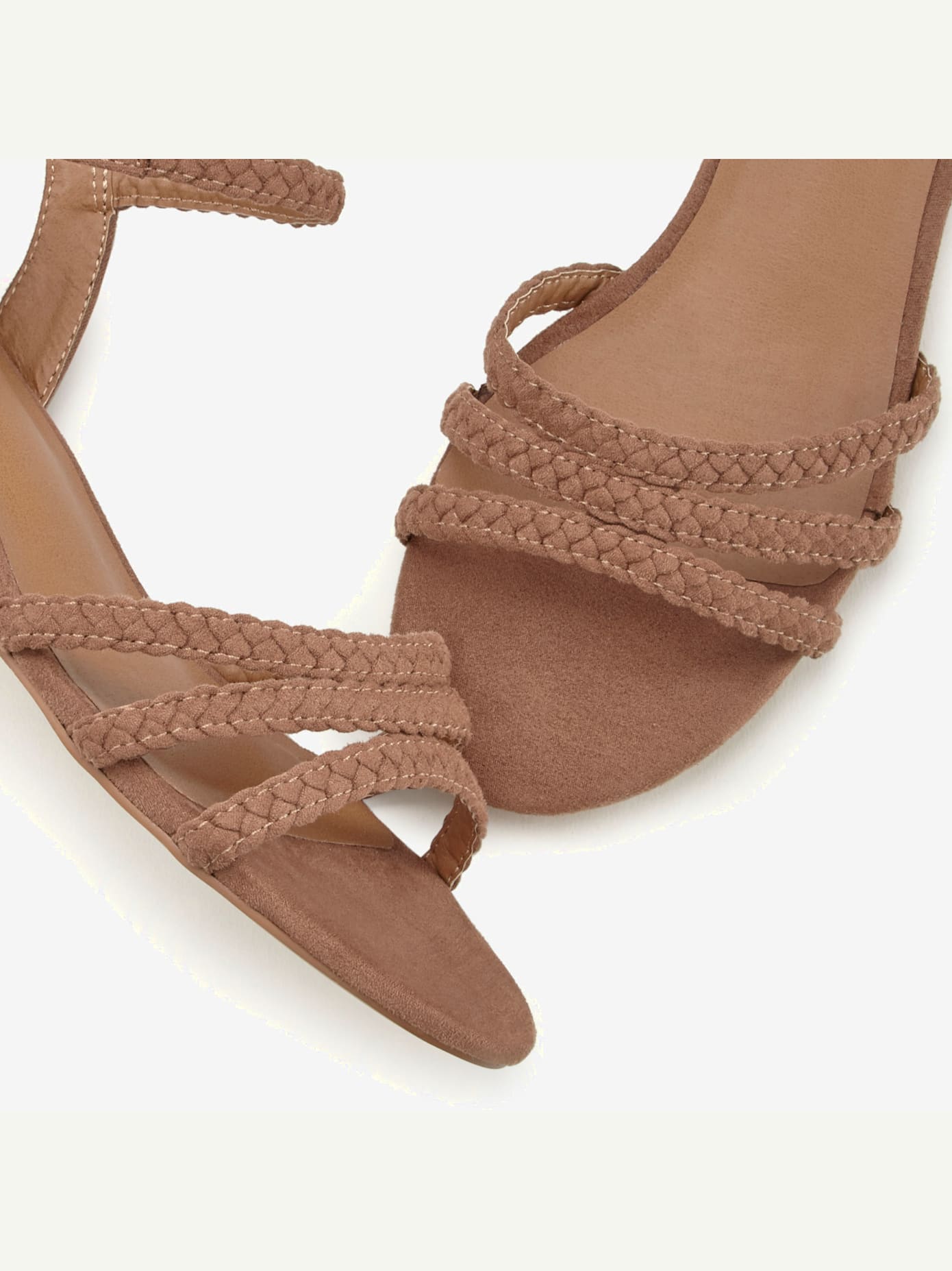 Sandales brides tressées raffinées