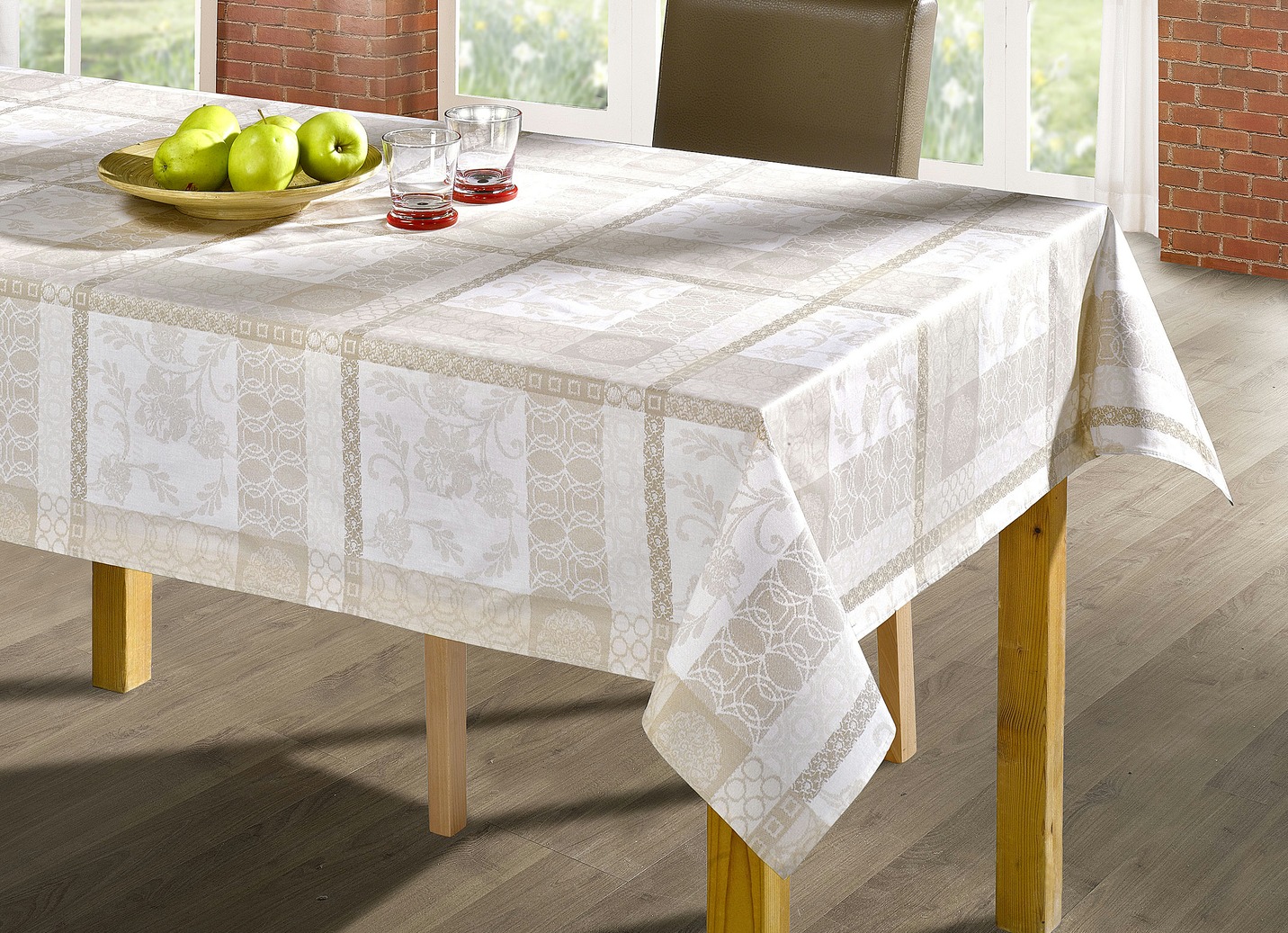 Pflegeleichte Tischdecke aus 100% Baumwolle