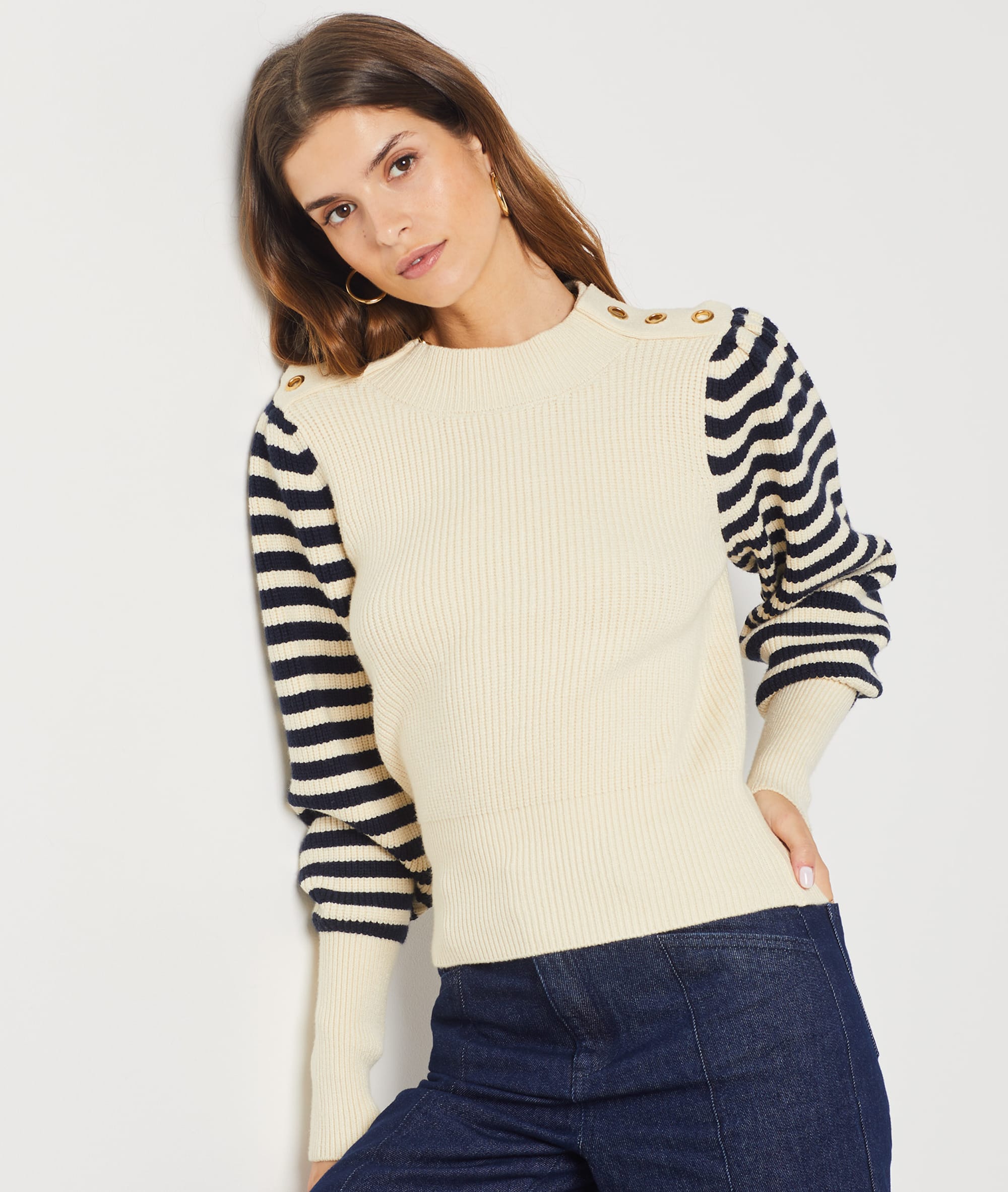 Pull en maille détails manches rayées