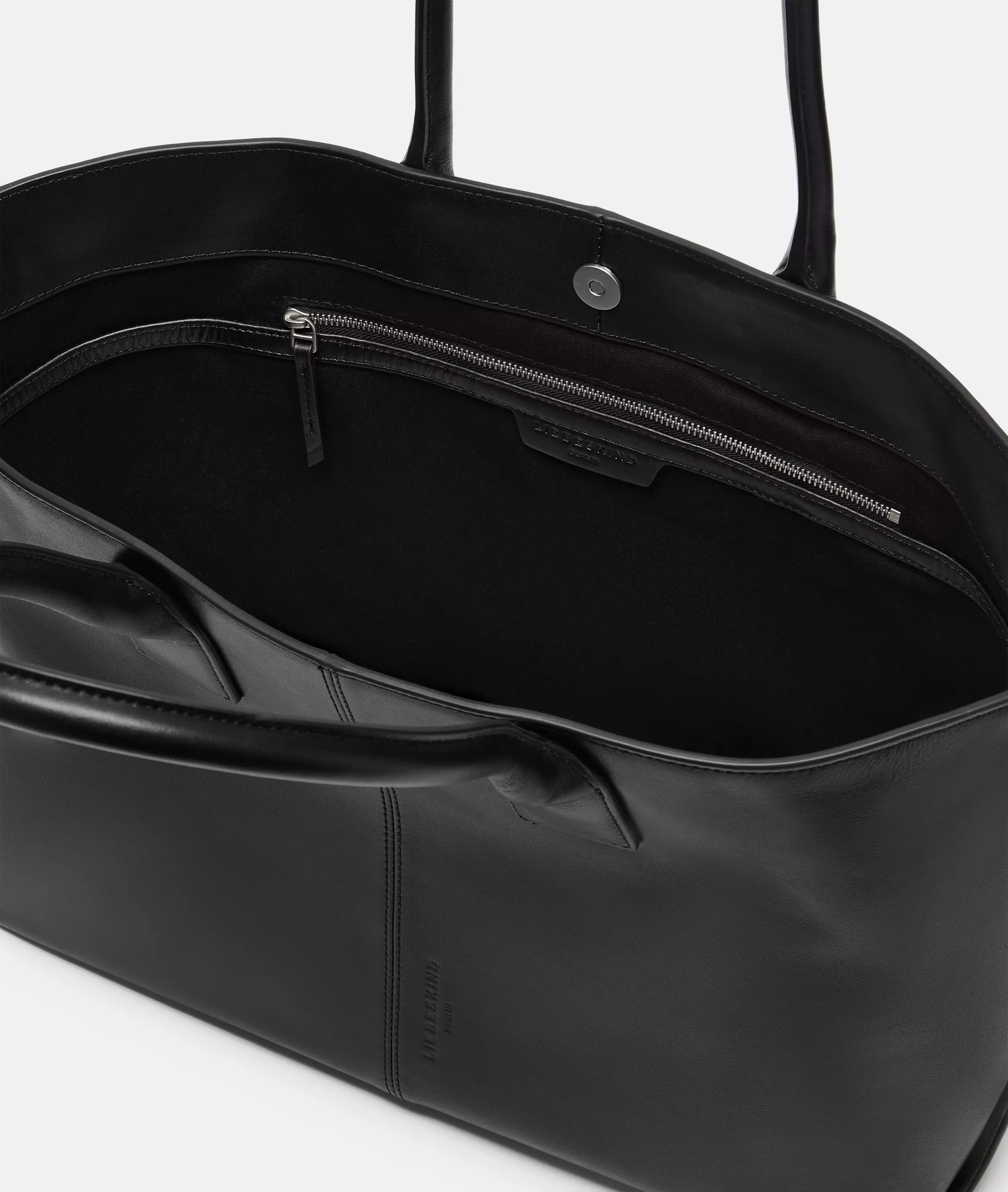 Chelsea Shopper M Spacious shopper made of soft leather