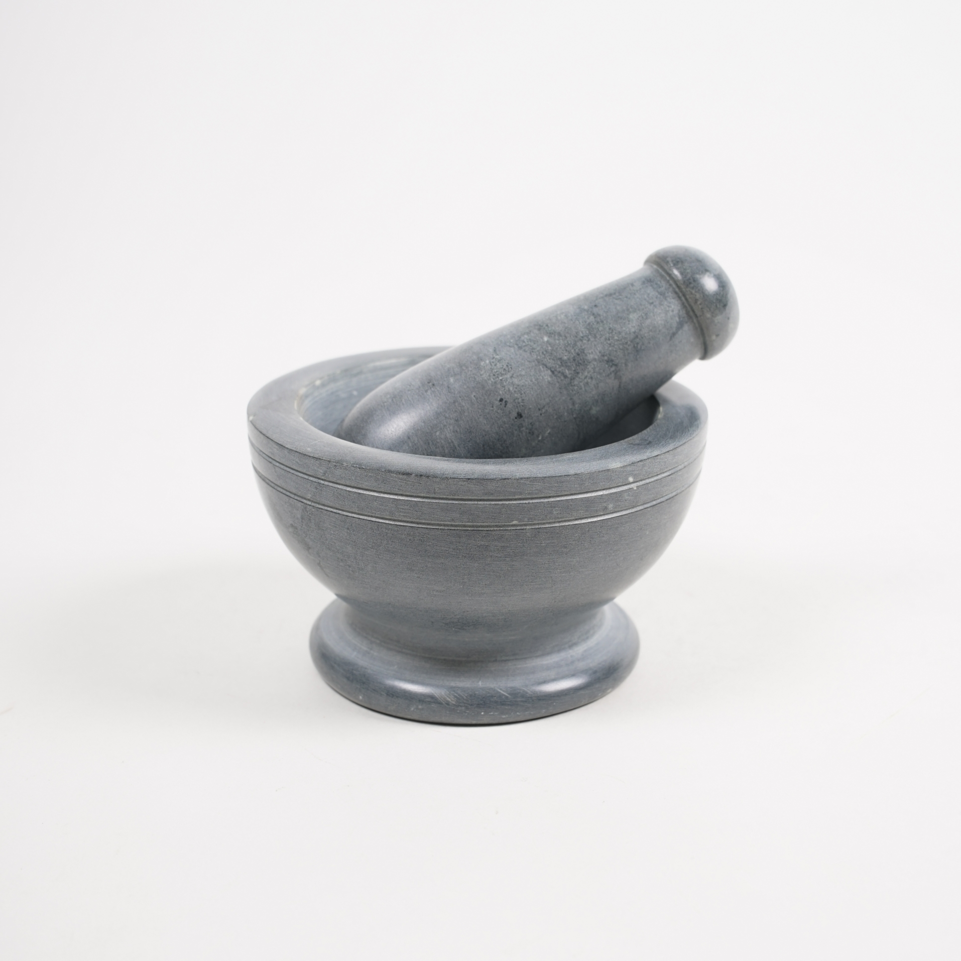 Mörser und Stößel, aus Speckstein, grau, Ø 10 cm, H 6 cm zu 11,80