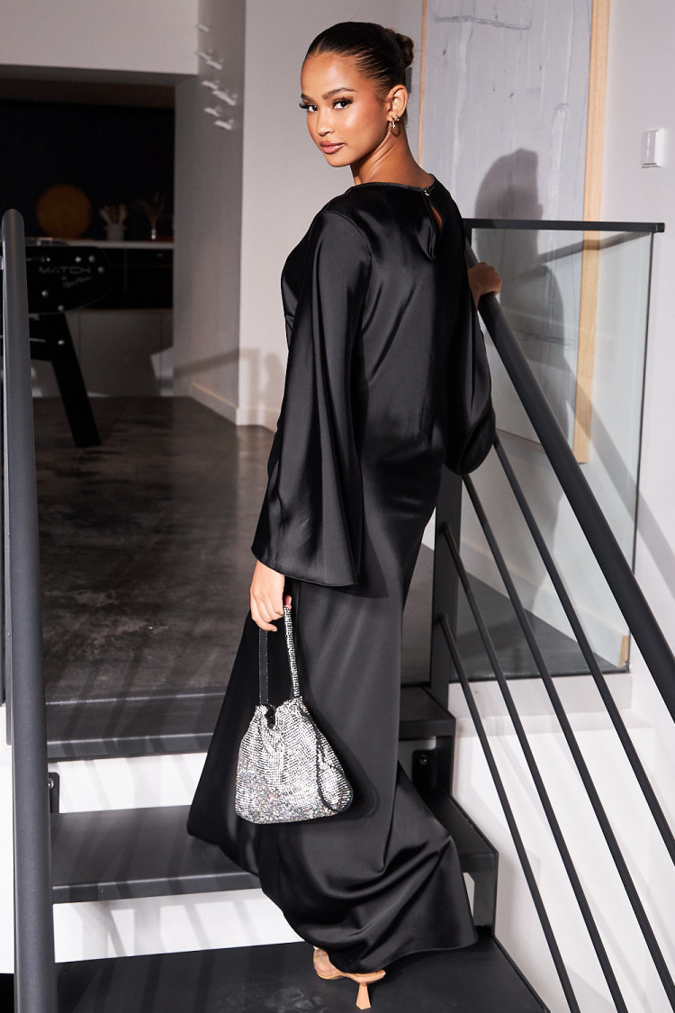 Robe ample satinée noire