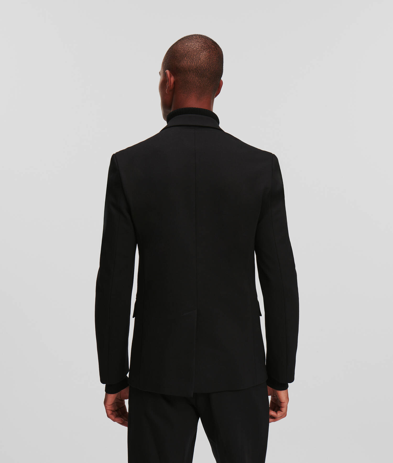 VESTE EN PUNTO À LA COUPE CLASSIQUE