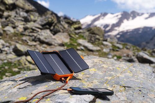 Xtorm - Rugged Solar Powerbank - Oranje - 10.000mAh - Drie USB-poorten
