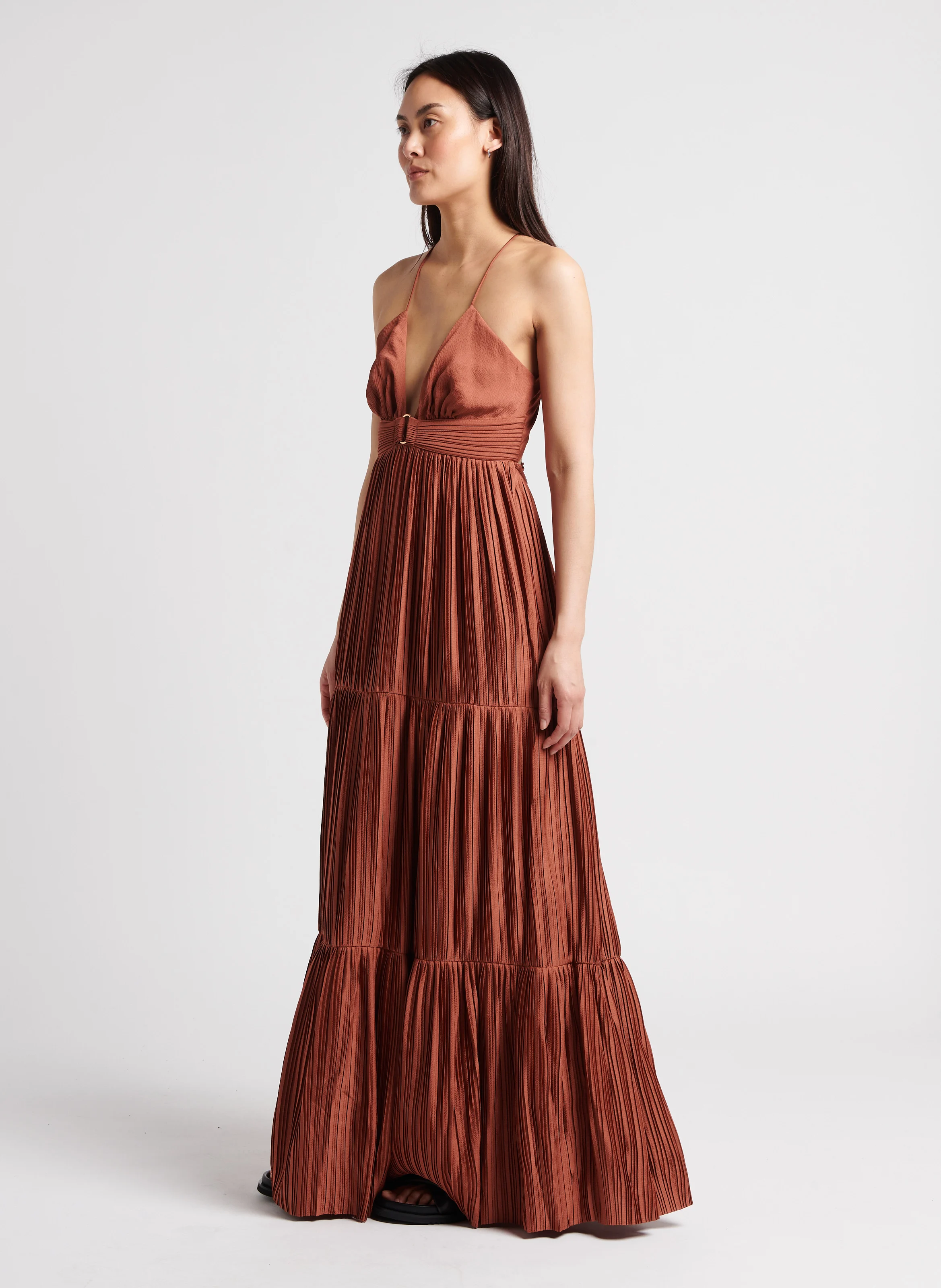 WASTA - Robe longue col V plissée | Marron