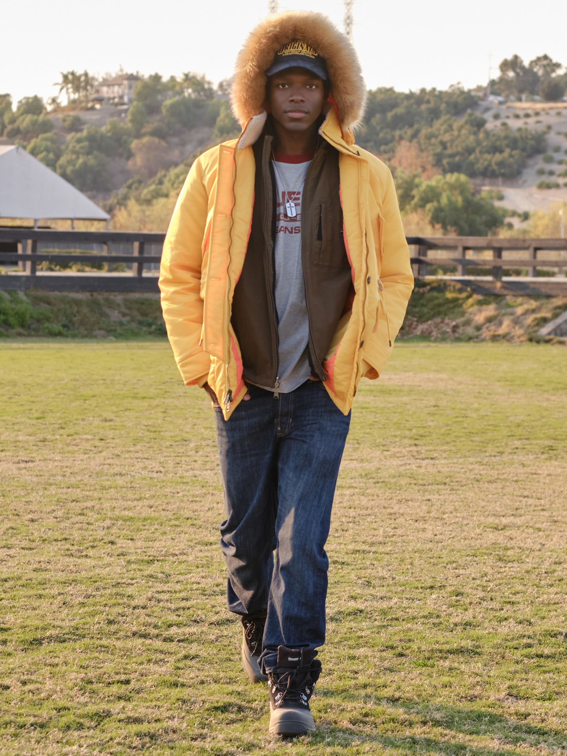 Parka com capuz em nylon