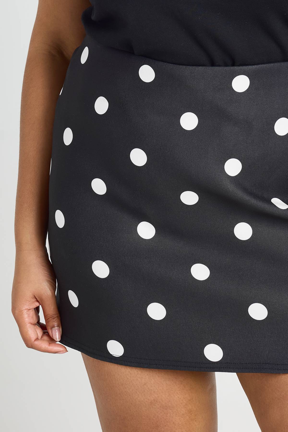 boohoo Jupe Mini Bengaline À Pois Grande Taille