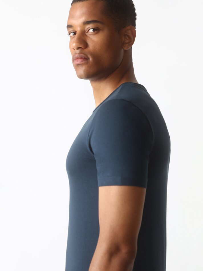 Camiseta básica slim fit - Azul-marinho