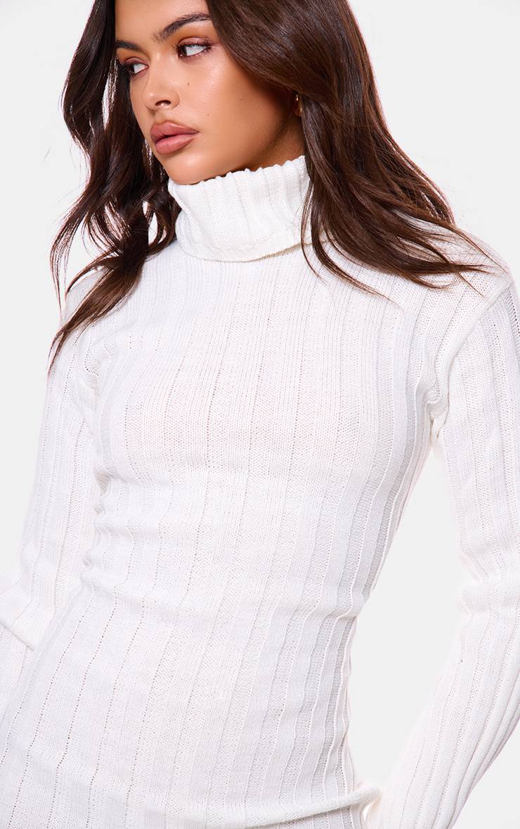 Crème Robe Synthétiquell En Maille À Col Roulé