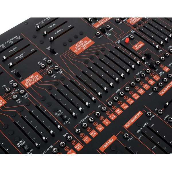 Behringer 2600