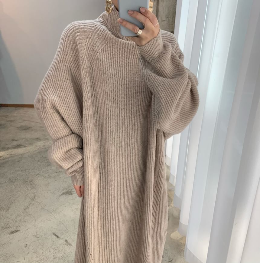 Coris - Lange mouwen coltrui-jurk met effen midi-hals
