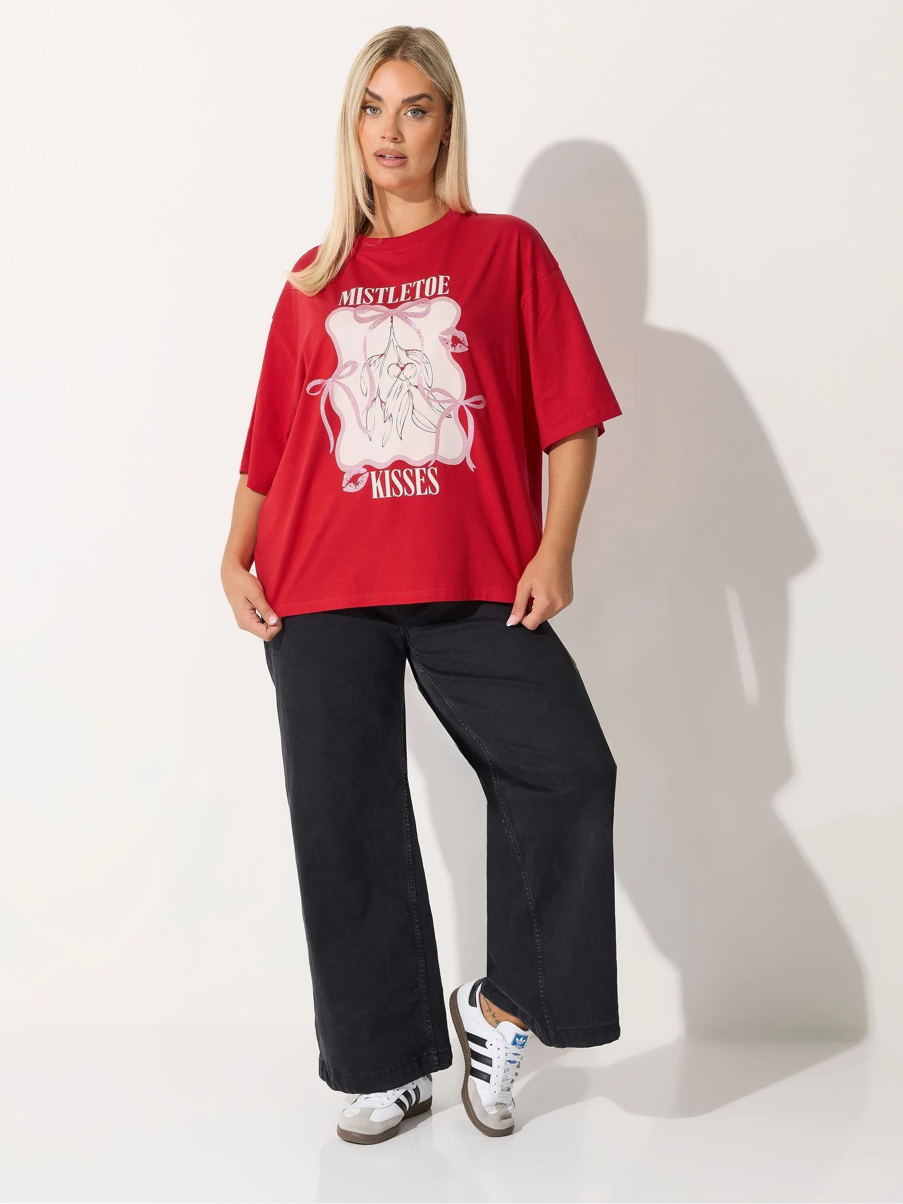 Yours Curve Limited Mistletoe Kisses T-Shirt