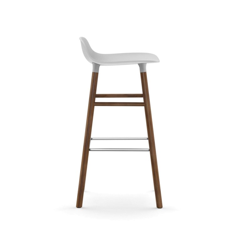 Normann Copenhagen Form Barstool barkruk 75cm met walnoten onderstel zwart