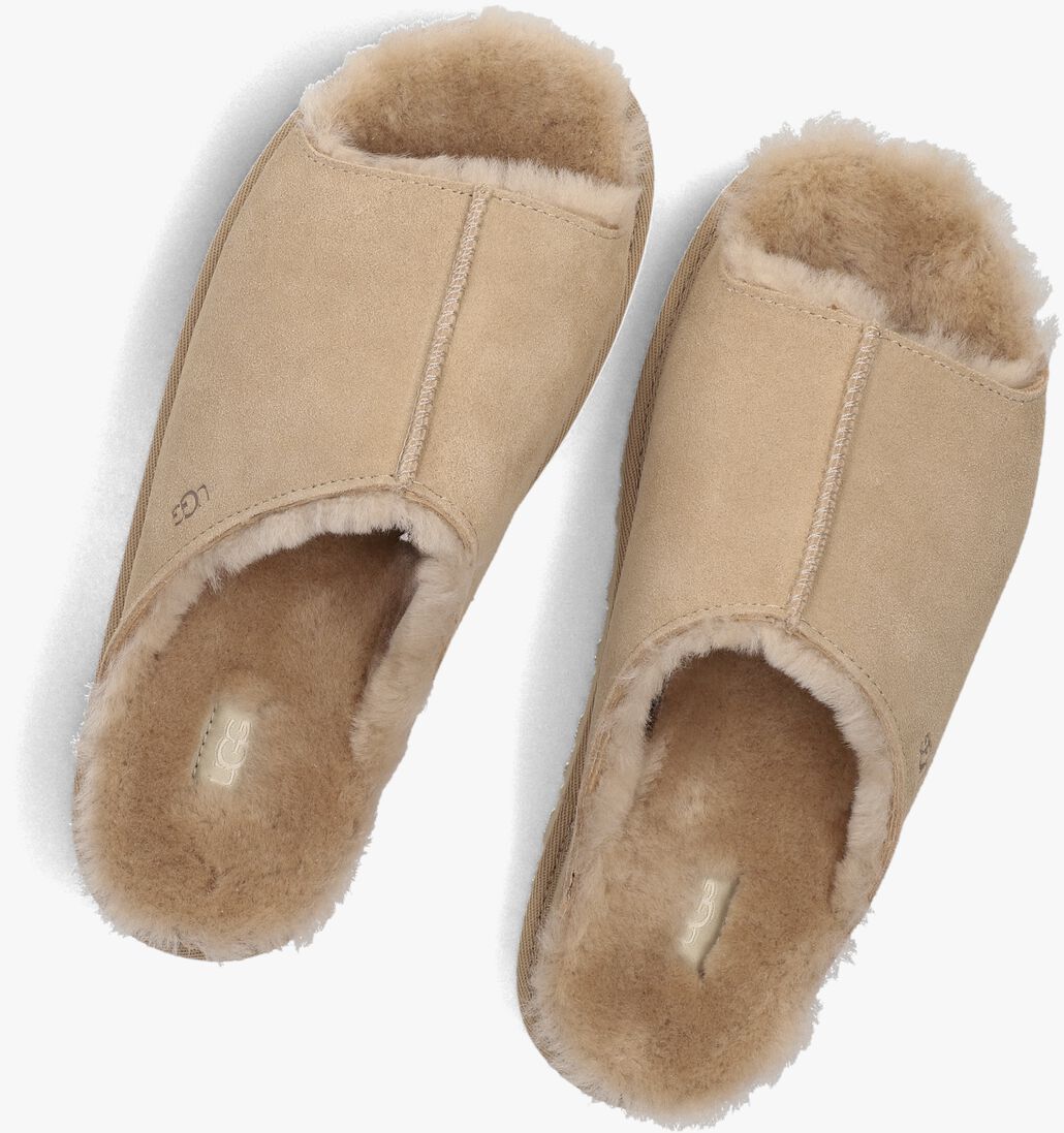 beige ugg slippers w greenport slide