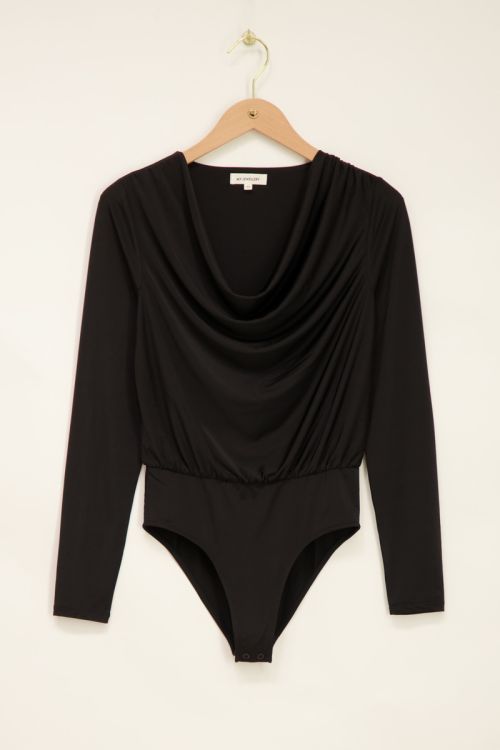 Zwarte body met waterval hals