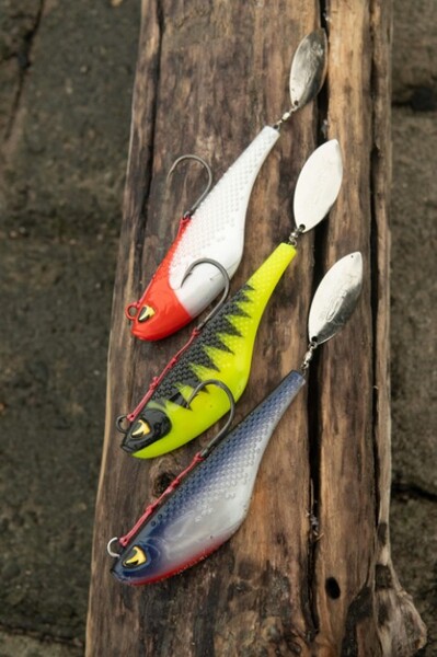 Black Cat Mad Flash Spin Tail Spinner pour Silure 14cm (82g)
