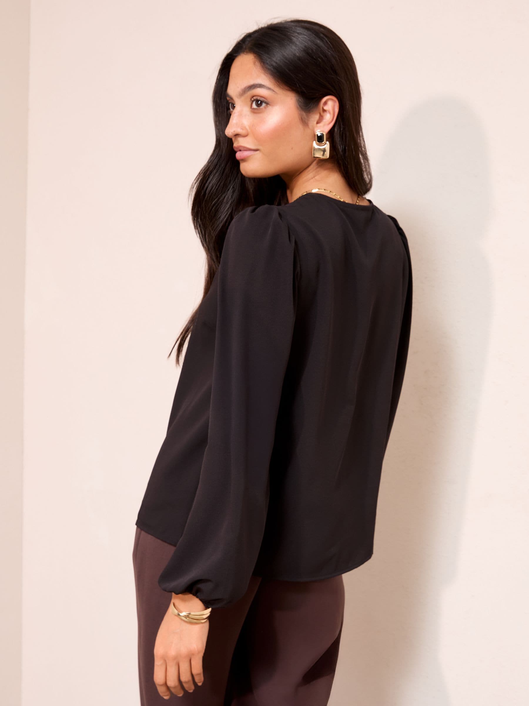 Zwart - Friends Like These Long Sleeve Pleat Front Detail Blouse