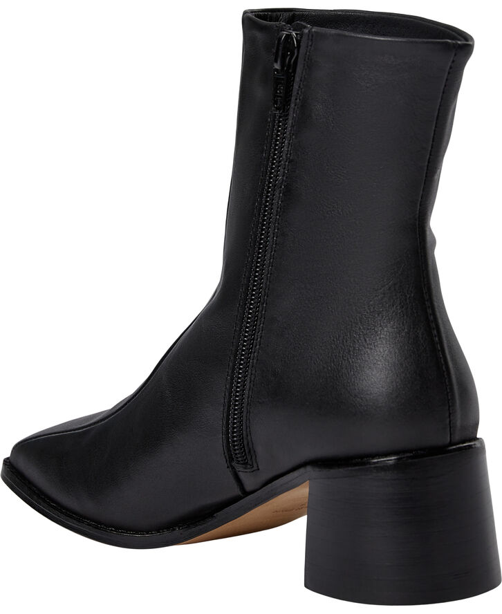 Shoe Biz Pega Black