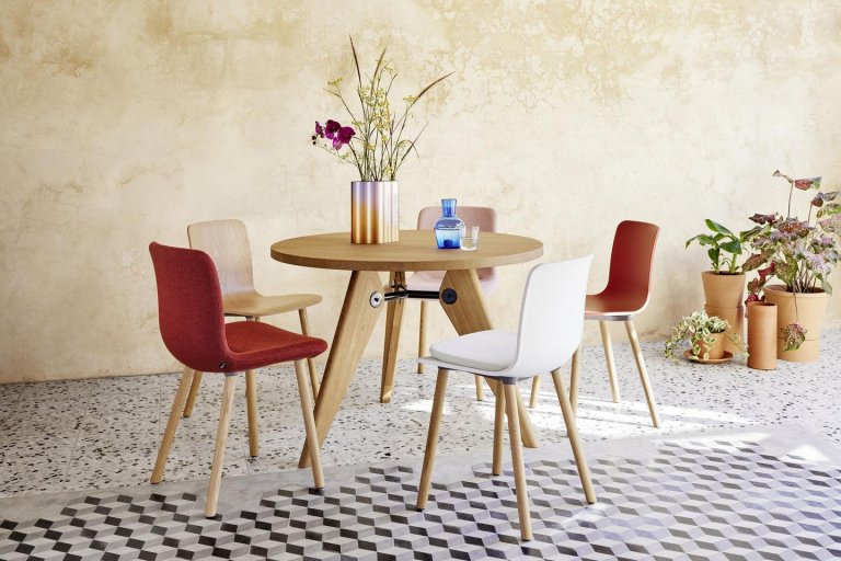 Vitra HAL RE stoel eiken onderstel warm grey