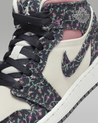 Air Jordan 1 Mid SE Older Kids' Shoes